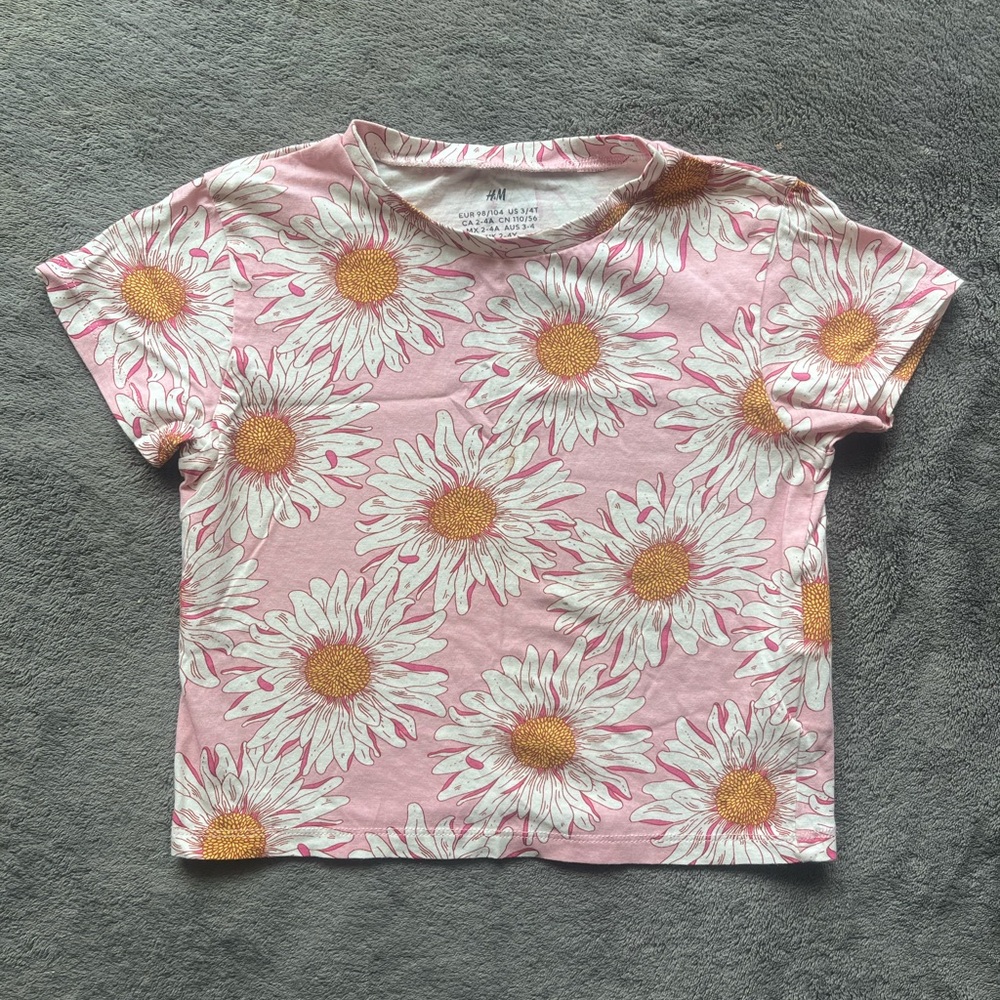 H&M Pink and White Daisy Print Short Sleeve Tee
